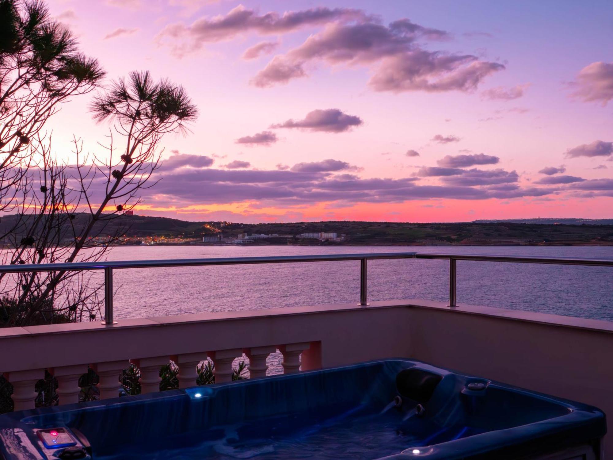 Villa Palma - Sunset Sea Views With Pool, Jacuzzi, Sauna And Games Room Mellieħa Εξωτερικό φωτογραφία