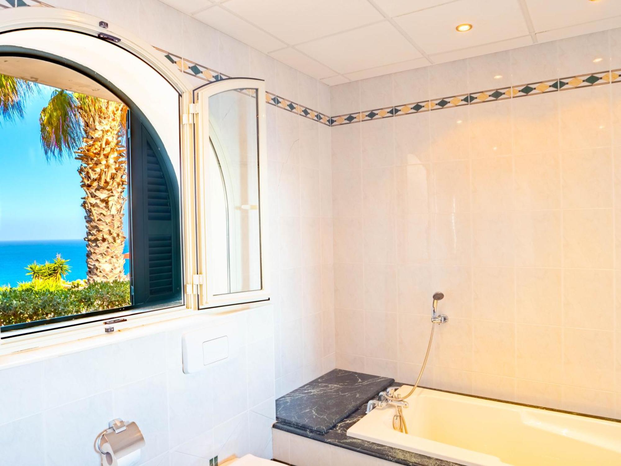 Villa Palma - Sunset Sea Views With Pool, Jacuzzi, Sauna And Games Room Mellieħa Εξωτερικό φωτογραφία
